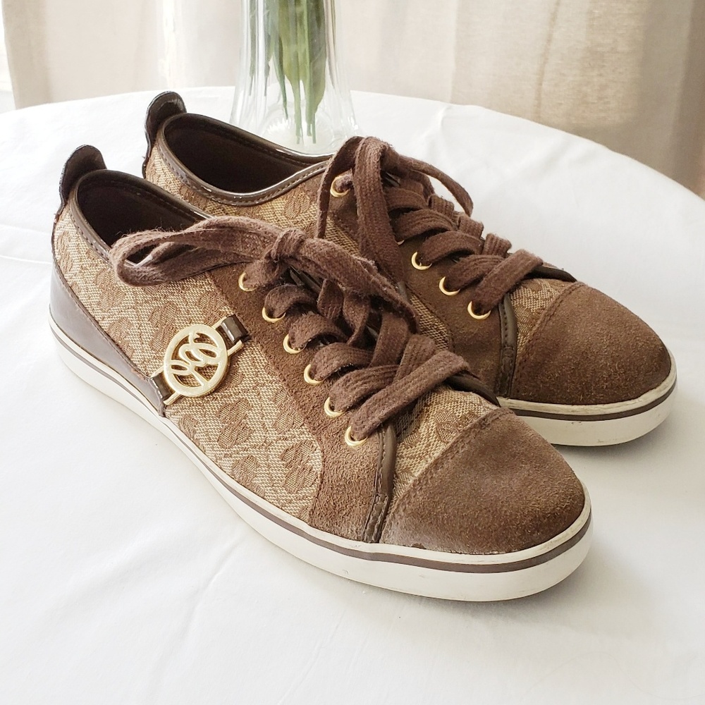 Guess logo tennis shoes